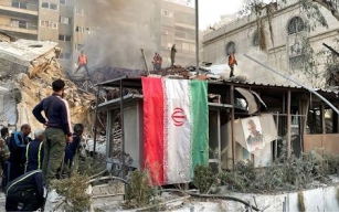 Irã acusa Israel de matar comandante militar em ataque a consulado na Síria