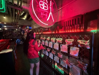 Tokyo Offbeat Goth Bars! Neo-Shinjuku Atsushi Cyberpunk, Trick Or Treat Halloween, Tarot Museum Cafe, Muscle Girls.