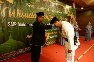 49 Siswa SMP Muhammadiyah PK Solo Mengikuti Wisuda Tahfiz