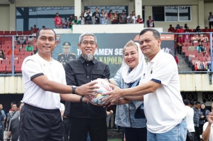 Irjen Pol Ahmad Luthfi : Buka Turnamen Sepakbola Kapolda Jateng Cup U-40