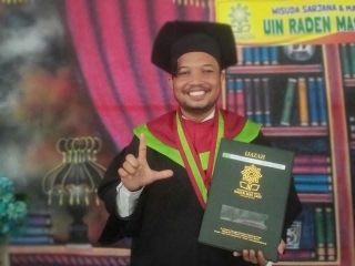 Humas SD Muhammadiyah 1 Surakarta Raih Gelar Magister Pendidikan