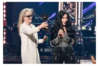 Cher And Meryl Streep Reunite After 40 Years And Wear Matching Outfits From Past