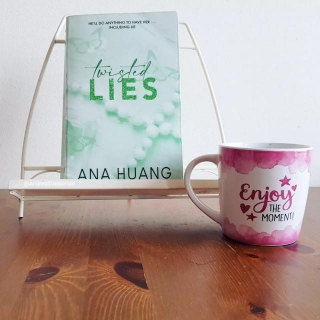 Twisted Lies Av Ana Huang