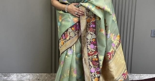 Exquisite Sage Green Banarasi - Kora Silk Saree: A Closer Look