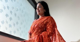 A Captivating Tale: Burnt Orange Jamdani Saree With Jangla Jaal