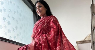 A Captivating Tale: Red Silk Raktambari Saree With Koniyas
