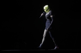 Madonna Opens Tour Finale To Crowd, Viewers