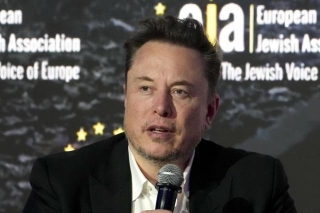 Elon Musk Offers A Chilling Prediction On AI's Smarts