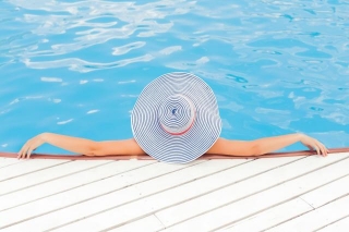 Saltwater Pool Vs. Chlorine: Which Is Better For You?