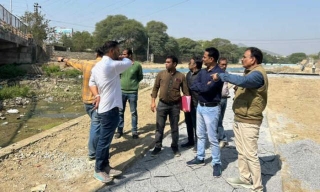 Smart City CEO Chauhan Inspects Ayar River Works