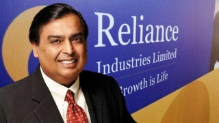 Reliance Industries Quarterly Profit Stays Flat; Annual Earnings Hit Record At Rs 69,621 Crore
