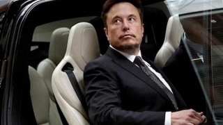 Tesla CEO Elon Musk Ousts Top Executives Amid Falling Sales