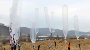South Korea Claps Back At North Korea, Sends Back Balloons Tied With K-pop & K-drama USB’s