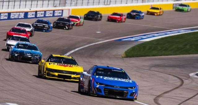 NASCAR: Kyle Larson dominant in Las Vegas