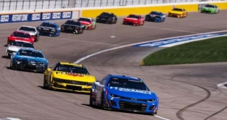 NASCAR: Kyle Larson Dominant In Las Vegas