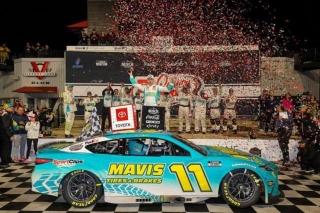NASCAR: Hamlin Steals Victory At Home
