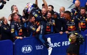 Formula 1: Verstappen wins from Norris as Ferrari DNF
