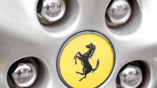 Ferrari, Nel 2025 Ci Sarà Il Motore Elettrico | Promettono Di Mantenere Il Classico Rombo Del Cavallino
