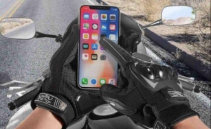 Arrivano I Nuovi Guanti Compatibili Con Il Touchscreen: Se Sei Un Motociclista è Quello Che Hai Sempre Desiderato
