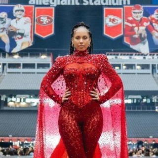 FANS THINK ALICIA KEYS IS PREGNANT AFTER HER SUPER BOWL PERFORMANCE
