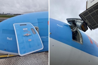 TUI Airways Boeing 787 Dreamliner Badly Damaged After Door Nearly Ripped Off By Mobile Airstairs