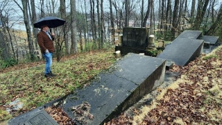 Historians In West Virginia Baffled By Strange Cemetery Monuments