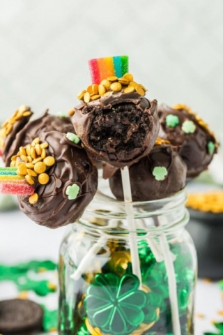 Amazing Pot Of Gold Cake Pops Made With OREOS