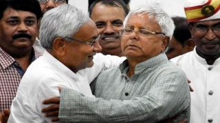 Lalu Yadav Leaves Door Open For Nitish Kumar, Says Aayenge Toh Dekhenge