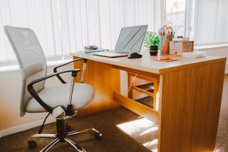 7 Essential Tips When Buying Office Desks Online