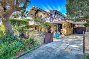 Golden Slice Of 1960s Balmoral Beach Real Estate On Offer For The First Time.