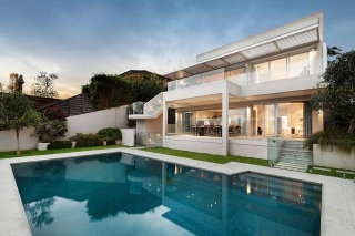 See Inside: Sprawling Family Home With Grand-stand Balmoral Beach Views.