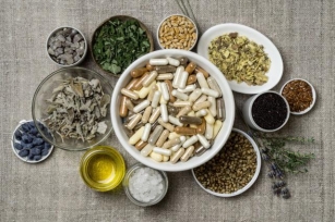 Exploring The Benefits And Risks Of Using Herbal Supplements