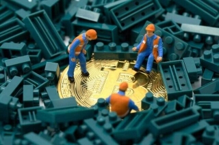 Bitcoin Miners Eye AI Amid Post-Halving Shift