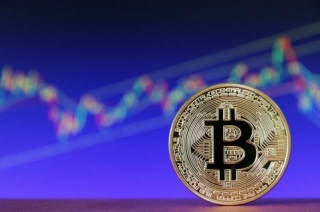 Bitcoin Steady Amid Geopolitical Tension, Halving Nears