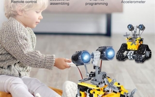 395PCS 2.4GHz Remote Control Assembly Robot Building Blocks Set Educational Intelligent Crawler Car Toys For Children