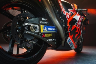Mobil1 Dan KTM MotoGP Buat Lab Pelumas Dan BBM Bergerak Di Jerez