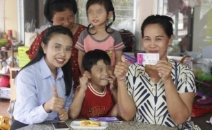 Thai Lottery Draw Nears: Seekers Turn To Monks, Plates, And Tears
