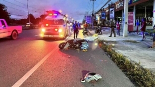 Pattaya Minibus Driver Escapes After Fatal Motorbike Crash