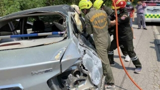 Phone Fumble Leads To Deadly Pickup Crash In Lampang