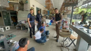 Thai Officers Arrest Extortionists Posing As Police In Samut Sakhon