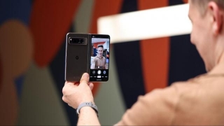 3 Ways To Take The Best Selfies With Pixel Fold