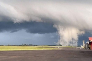 Imagens Impressionantes Mostram Tornado Em Santa Catarina; Vídeo