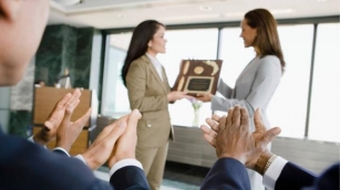 Redefining Recognition With Personalized Employee Award Ideas