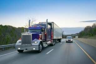 What Is A No-Zone? How To Stay Out Of Truck Blind Spots