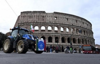 Farmers' Agitation: Delhi-like Scenes Seen In Italy's Capital Rome, Farmers Run Tractors
