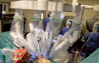 Robot Surgery On Woman Suffering From Cancer In Florida: Patient Dies, Family Sues