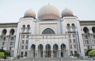 16 Islamic Laws Repealed In Malaysia, Fundamentalists Flare Up, Protests Begin After 8 Supreme Court Judges' Verdict