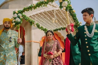 Transform Your Bridal Entry With These Phoolon Ki Chadar Inspirations
