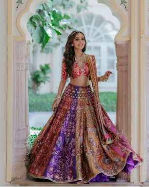 Vivid And Vibrant: Top Bridal Outfit Designs For Your Mehendi-Ki-Raat!