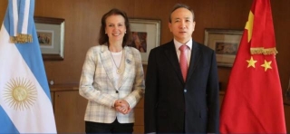 Mondino Se Humilla Ante La Embajada China Y Viaja A Beijing Para Evitar El Pago Del Swap